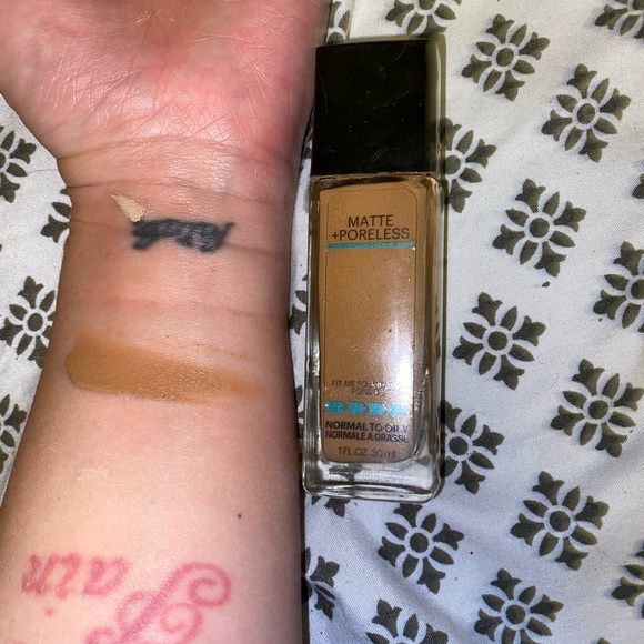 Maybelline Fit Me Matte & Poreless - Picture 3 of 3